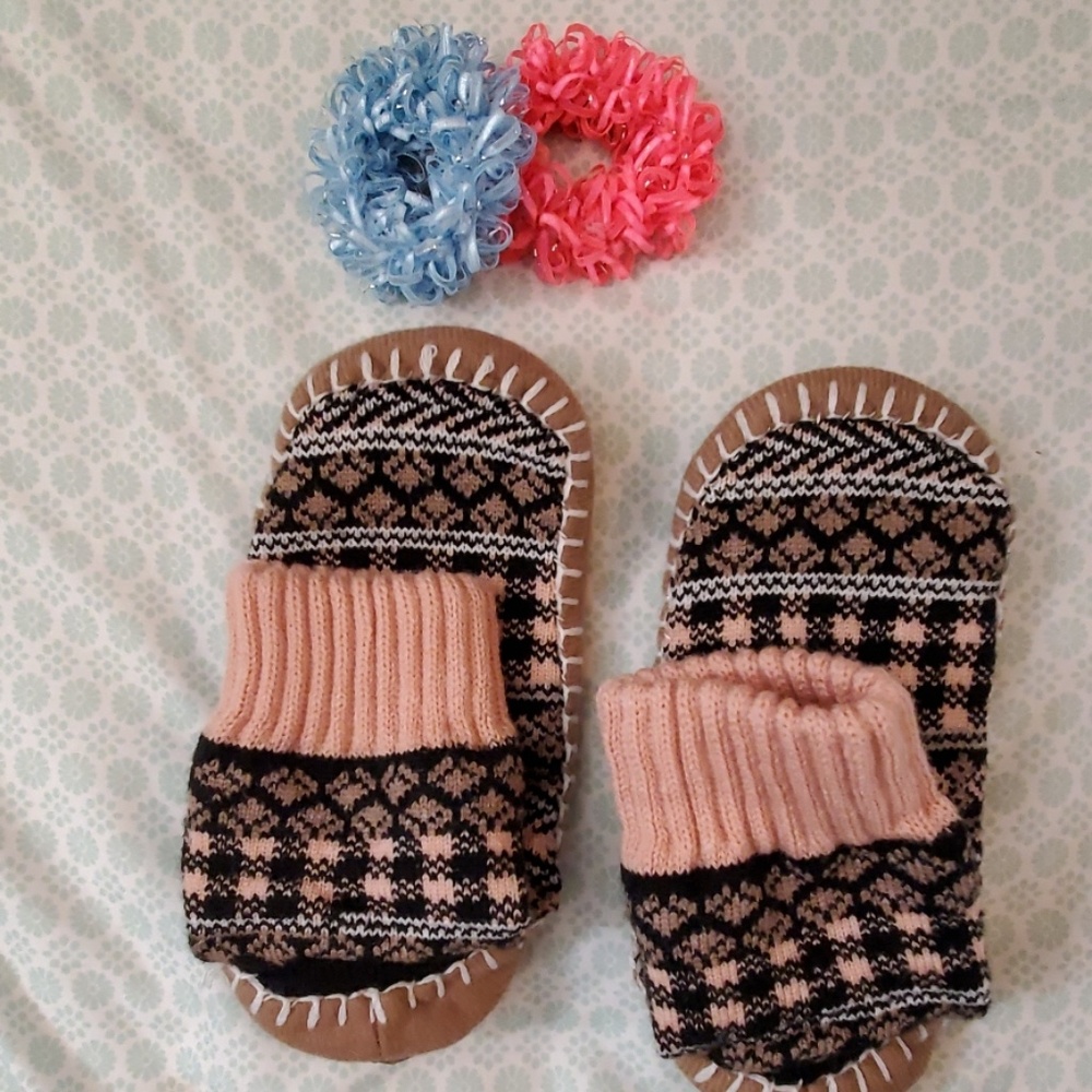 SLIPPER SOCKS AND SCRUNCHIES - Picture 4 of 7